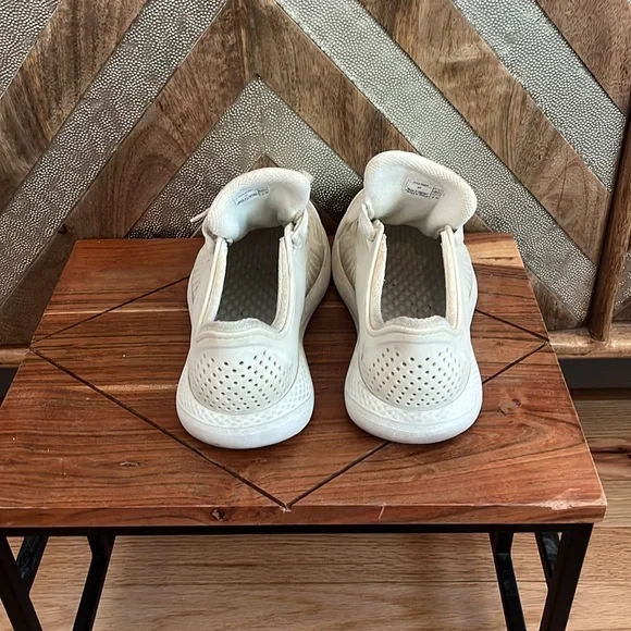 Crocs Women’s LiteRide Athletic Shoes - Picture 3 of 5